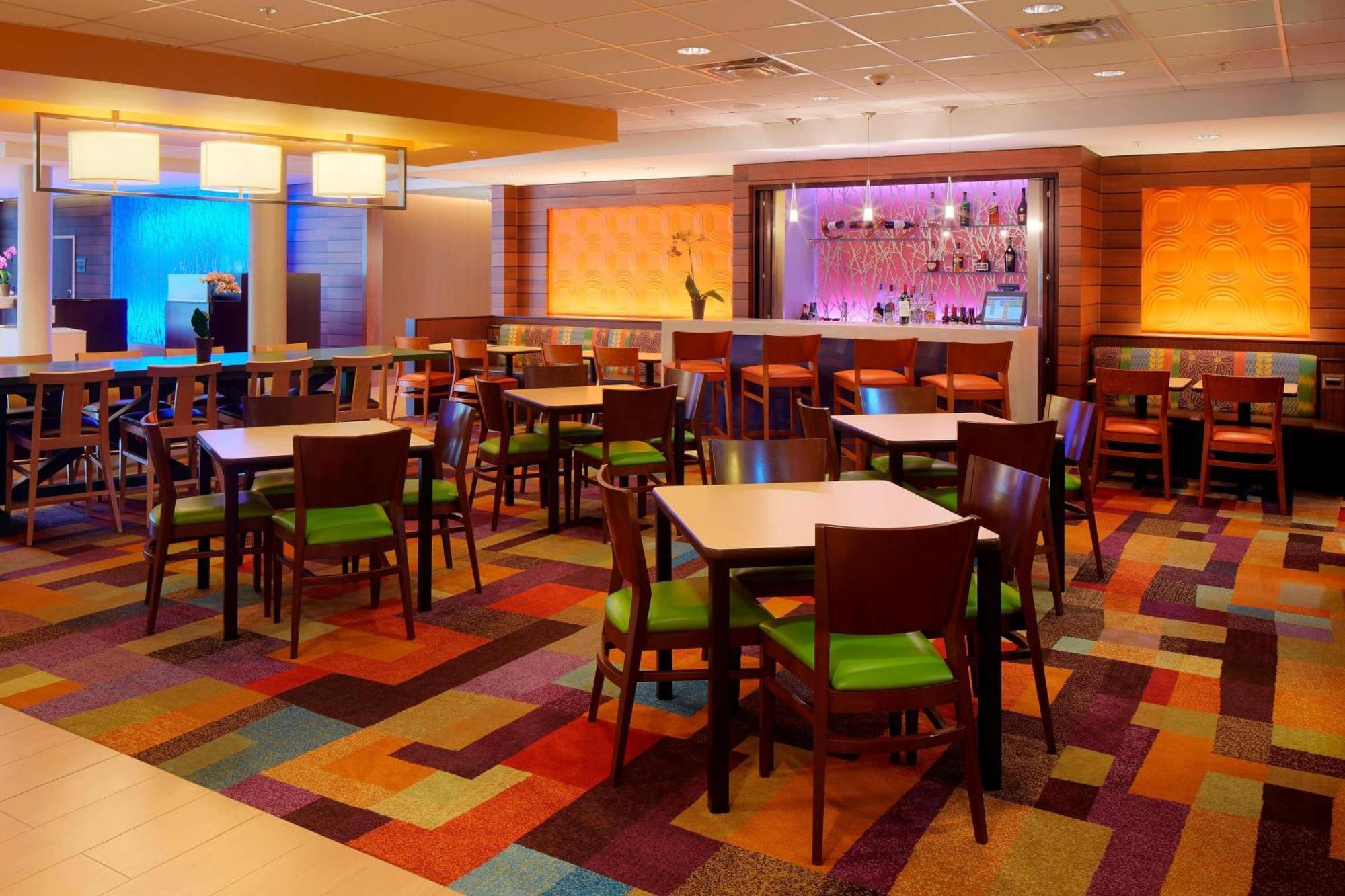 Fairfield Inn & Suites By Marriott Springfield Northampton/Amherst Экстерьер фото