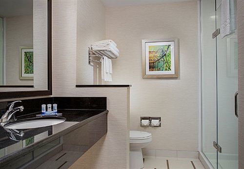 Fairfield Inn & Suites By Marriott Springfield Northampton/Amherst Экстерьер фото